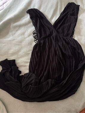 NanaMacs Black Pleated V-Neck Maxi Dress